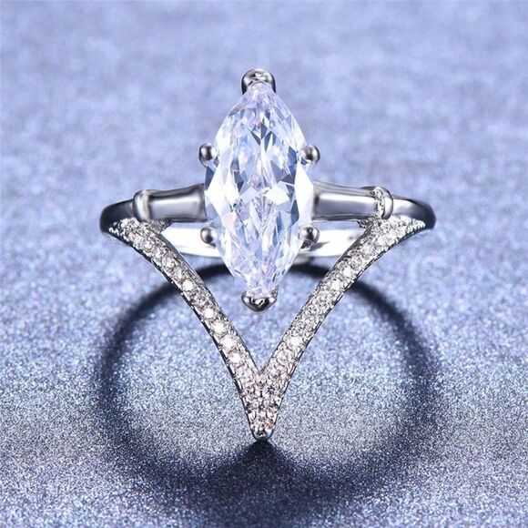 TENSION MOUNT COCKTAIL RING – LIMITED SUPPLY ✨ - Picture 1 of 5